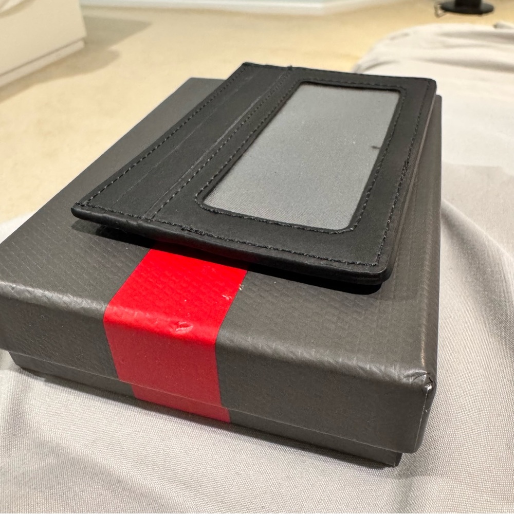 Tumi Card Case New - Picture 2 of 4